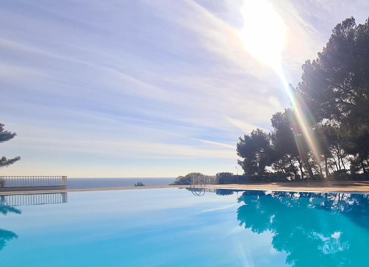Superbe Appartement Dans Cadre D'Exception - Piscine, Plage Et Tennis Prive باندول المظهر الخارجي الصورة